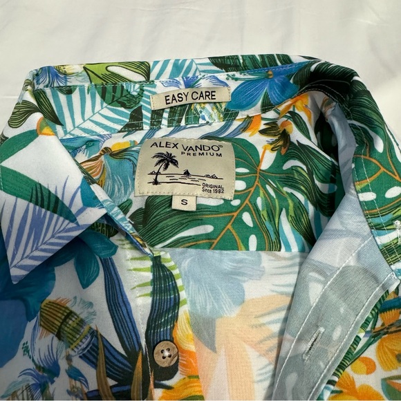 Vibrant Alex Vando Tropical Floral Button Down Short Sleeve Spirit Day - Picture 3 of 4